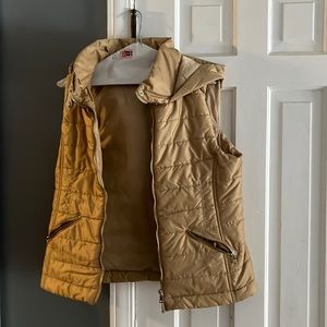 New York and company gold hooded puffer vest